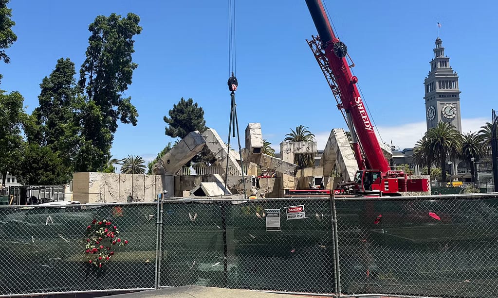 Fire erupts at San Francisco's Vaillancourt Fountain during its dismantling